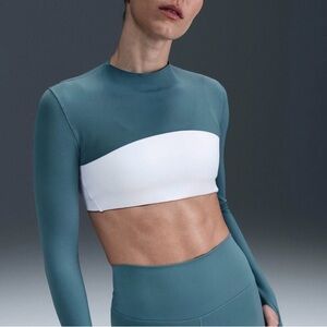 NWT Nike Zenvy Women's Dri-FIT Long-Sleeve Shrug Top M-Tall Tight Fit Smoky Blue